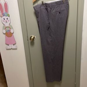 Goodthreads Men's Straight-Fit Wrinkle-Free Comfort Stretch Dress Pant Gray